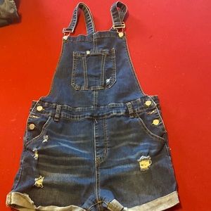Overall distressed shorts